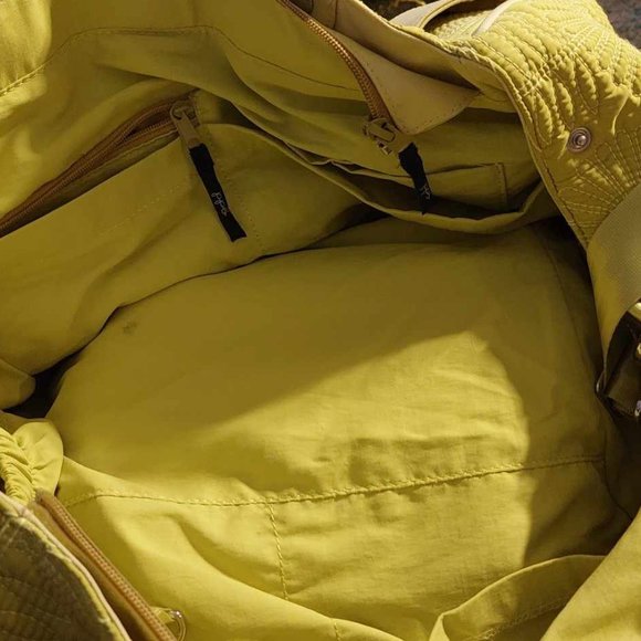 Petunia Pickle Bottom "The Weekender" diaper/travel bag - lime green - Picture 3 of 6